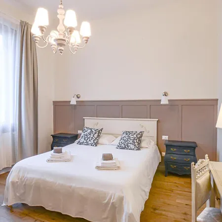 1 Bedroom Lovely In Appartement Florence